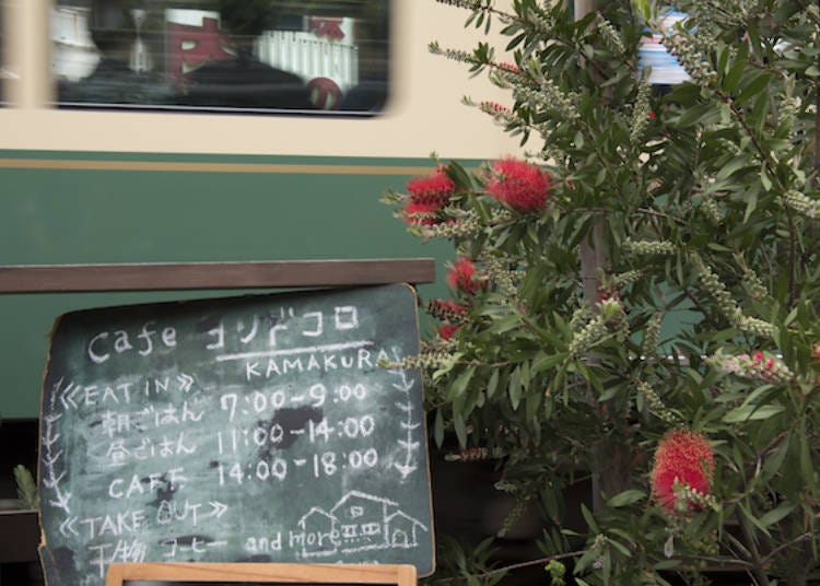 Handwritten Yoridokoro cafe signboard – written with white chalk on a blackboard