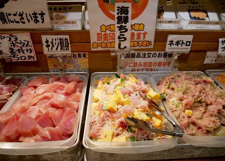 From the right: negitoro (minced tuna with Welsh onion), kaisen chirashi (mixed seafood)