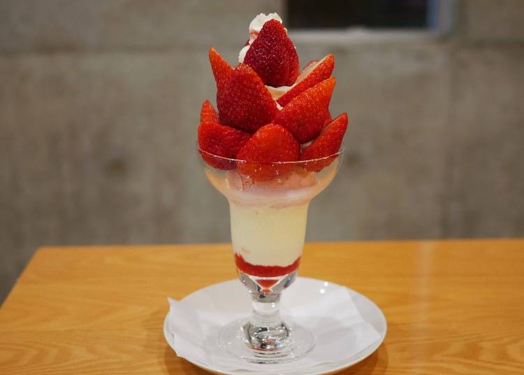 3 種草莓聖代（３種のいちごの食べ比べパフェ） 1380日圓（含稅）
