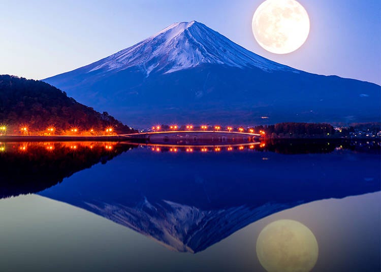 The harvest moon in autumn and Mount Fuji