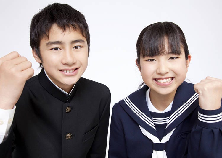 Even today, a lot of Japanese middle school uniforms have a high collar and are in the sailor style. However, there are also schools that switch to blazers, as many go abroad for school trips and the high collar looks too much like a military uniform.