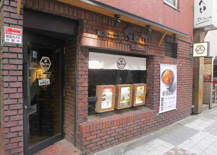 立地は「渋谷エクセル東急」が入る「渋谷マークシティ」の目の前。ホテルに宿泊する観光客も多く訪れる
