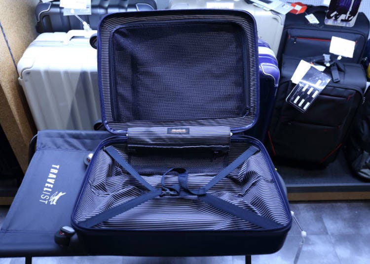 The suitcase can also be opened from the center.