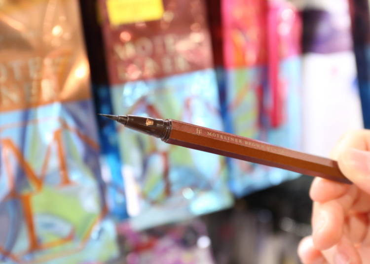 “Flowfushi Mote Liner Liquid Brown Black” is Ridiculously Popular and Ridiculously Great! (1,500 yen)