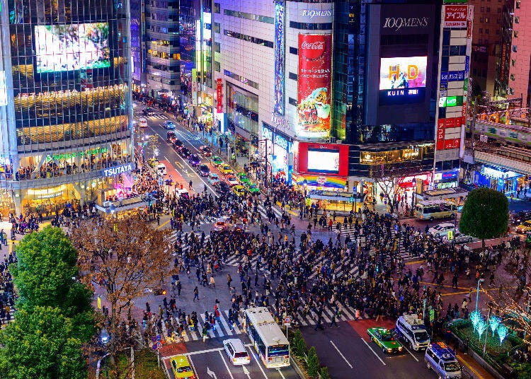 Sukiyabashi Crossing, another scramble intersection located in Ginza, Tokyo