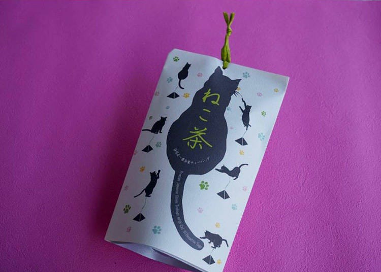 8. These hyper realistic paper-cut cats are actually teabags!