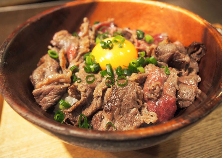 The “Marbled Kuroge Beef Yaki-Shabu Bowl” (lunch set, 100g) for 1,470 yen