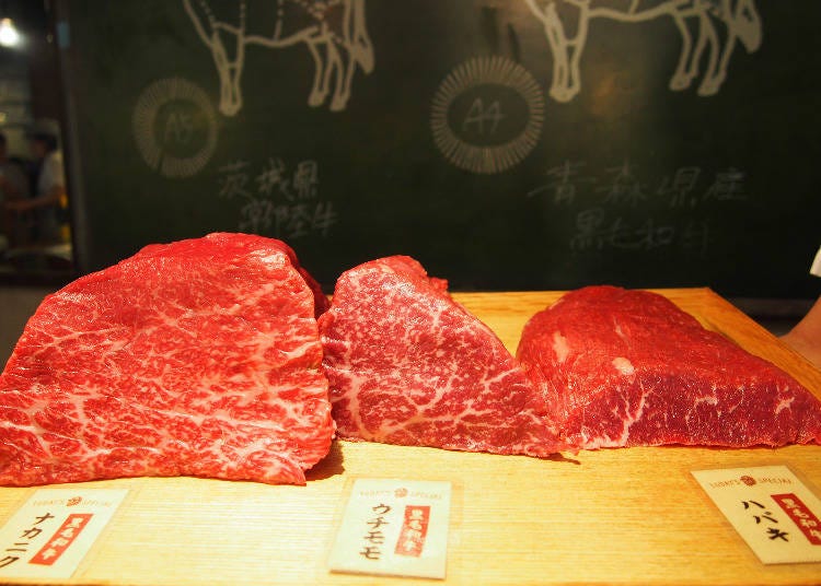 黑毛和牛紅肉，左至右分別為：ナカニク（外腿肉的最後側，1g 10日圓）、ウチモモ（內腿肉，1g 13日圓）、ハバキ（外腿肉的下內側，1g 16日圓）