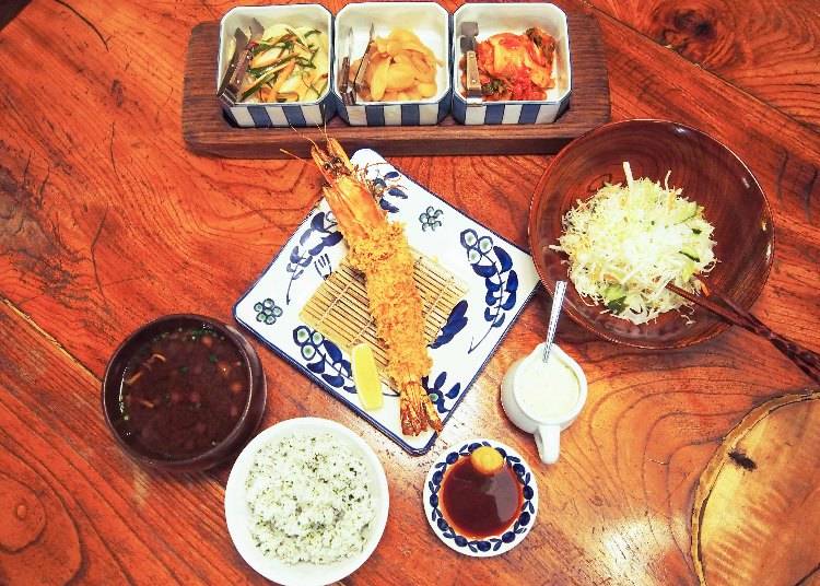 天然特大炸蝦定食，可以選擇炸蝦1尾或2尾，照片中為炸蝦1尾的套餐，2500日圓