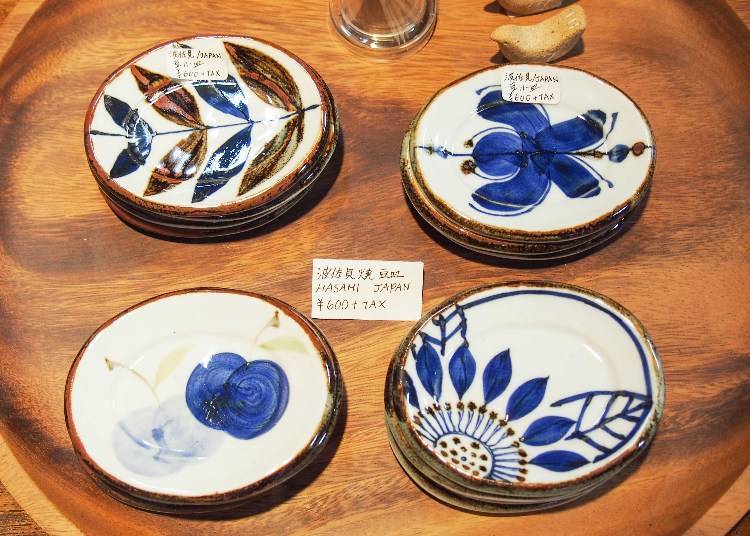 Small Hasami-yaki plates 600 yen
