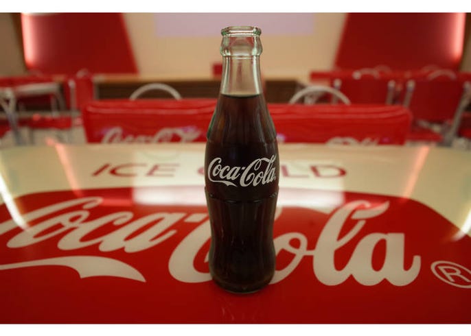 コカ コーラの工場見学 コカ コーラ ボトラーズジャパン多摩工場 で秘密 美味しさに迫る Live Japan 日本の旅行 観光 体験ガイド
