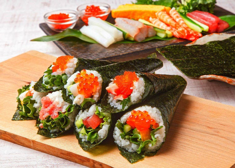 Temaki-zushi (Hand-rolled sushi)