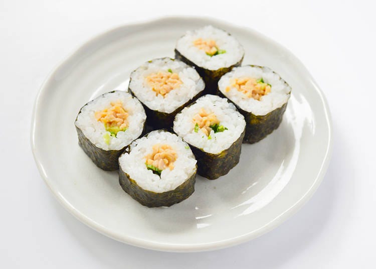 Nattō maki rolls with the crushed variety