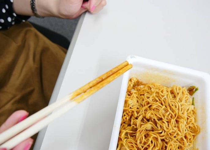 日本のカップ焼きそば ペヤング 12種類を中国人が食べ比べ 焼きそばの本場 中国の人が認めたペヤングは Live Japan 日本の旅行 観光 体験ガイド