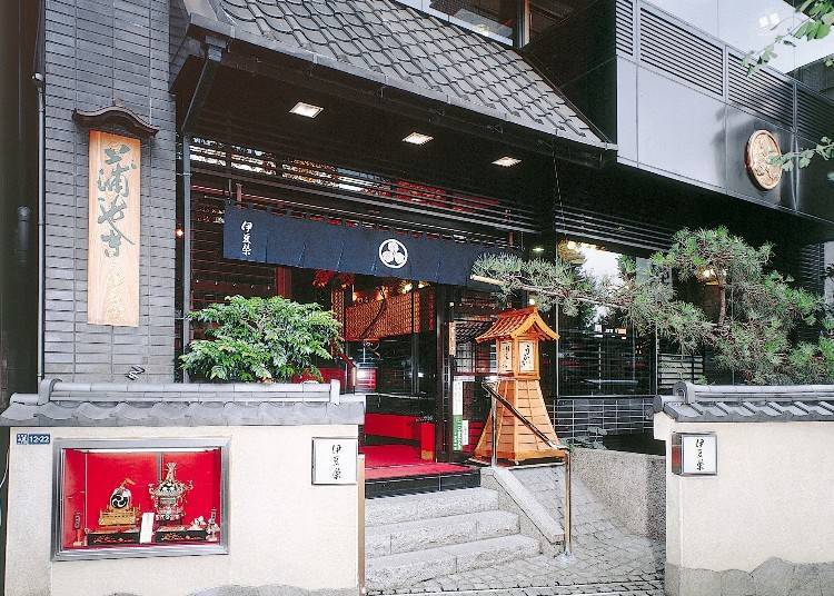 4. Izuei Honten: Serving Unagi Eel Bowls in Ueno for Over 300 Years!