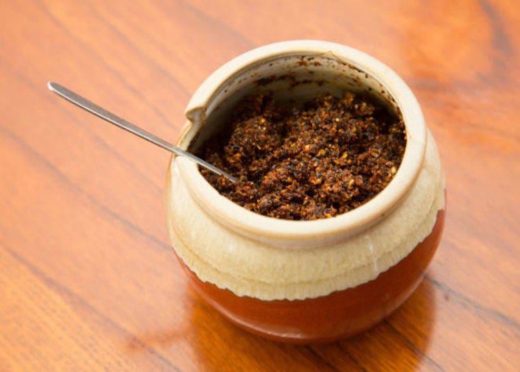 The shop’s signature suridane seasoning is a unique blend made using a secret recipe of carefully selected ingredients.