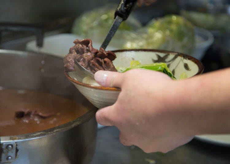 The light, refreshing broth perfectly complements the rich, flavorful stewed horse meat—a match made in heaven.