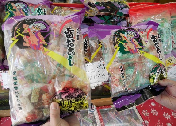 Left: Large bag of kaminari 1,000 yen (including tax); right: small bag of kaminari 648 yen ‘including tax)