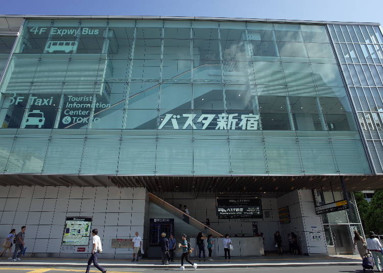 １．バスタ新宿は、JR新宿駅「南口」の目の前、「新南改札」からは直結！