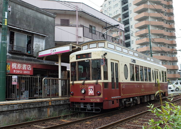 What is the Tokyo Sakura Tram (Toden Arakawa Line)?