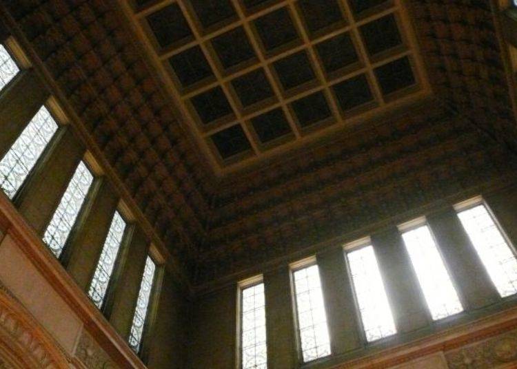 The ceiling of the Central Hall. It towers 32m high from the ground (on the second floor), said to be as high as the famous five-storied pagoda of Hōryū-ji Temple. An observation n platform is on the 9th floor at the top but not open for visitors, unfortunately.