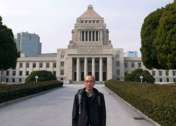 Our commemorative picture, right in front of the National Diet Building. What you see in the back is the Central Entrance.