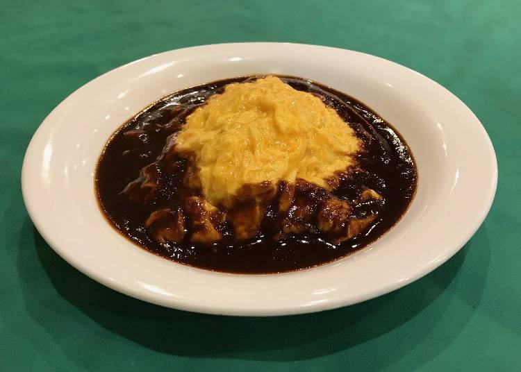 This Special Rice Omelet (1,700 yen) with its soft egg was being served here before omurice became a thing