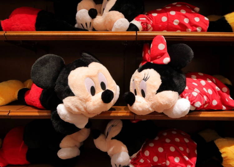 Mickey & Minnie Pillow (L): the Cutest Facial Expression! (5,800 yen each)