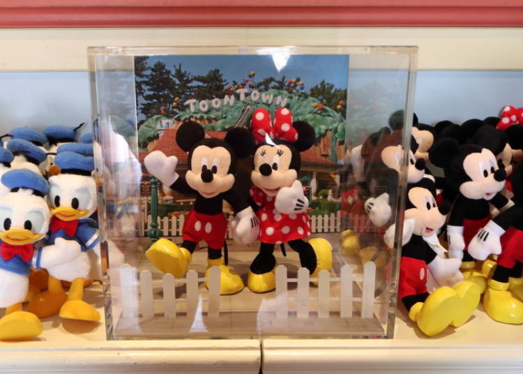 Mickey & Minnie Posing Plushie: Create Stunning Poses! (2,200 yen each)