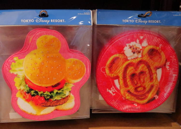 Mickey Burger & Minnie Waffle Mini-Towels: the Park’s Most Iconic Snacks! (650 yen each)
