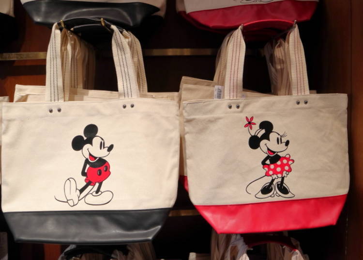 Mickey and Minnie Tote Bags: So Big, it Fits Everything You Need! (2,600 yen each)