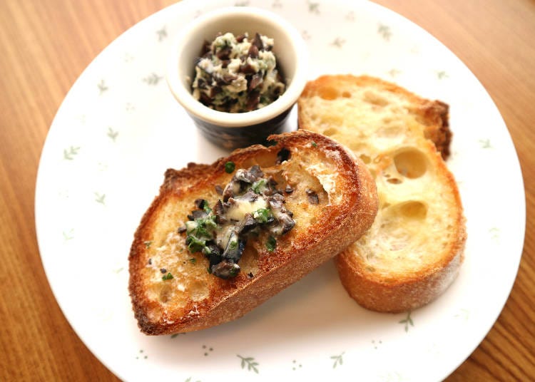 ●お酒のお供にもぴったり！大人の味を感じさせる『黒オリーブバター』