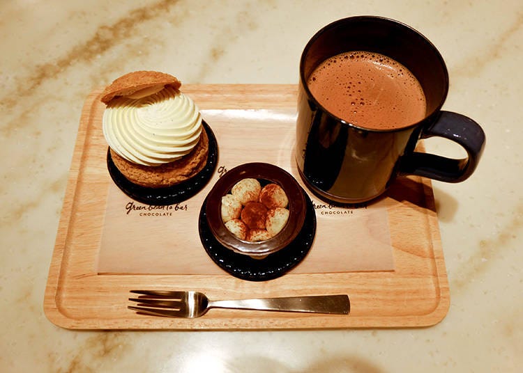 CHOUÀ LA CRÈME ¥486 、CHOCOLATE TART ¥702、CHOCOLATE DRINK (STANDARD) ¥594