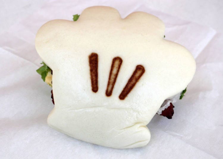 Mickey Hand-Shaped Sandwich, Glove-Shaped Roasted Kung Pao Chicken (with Egg), 550 yen
