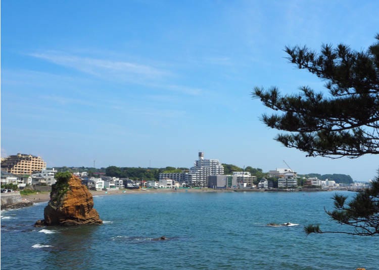 The amazing view of Hayama beach against the backdrop of the town of Hayama
