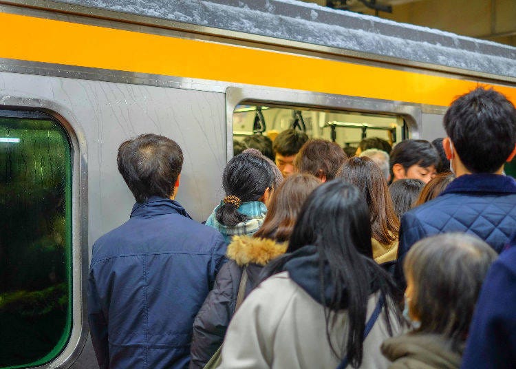 No. 5: 188% Congestion Rate - Chuo Line (Rapid)
(Nakano Station → Shinjuku Station)
