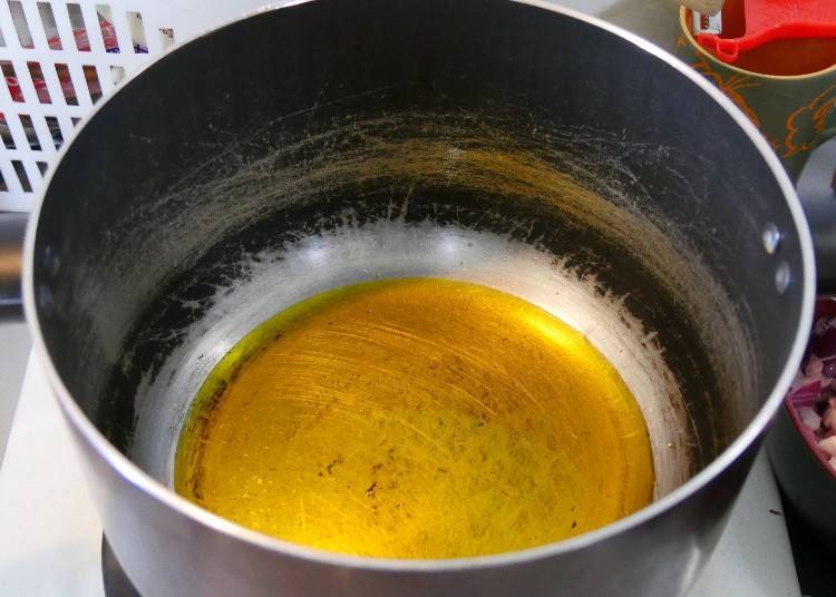 The key to Indian curry is the onion! Stir well with a lot of oil