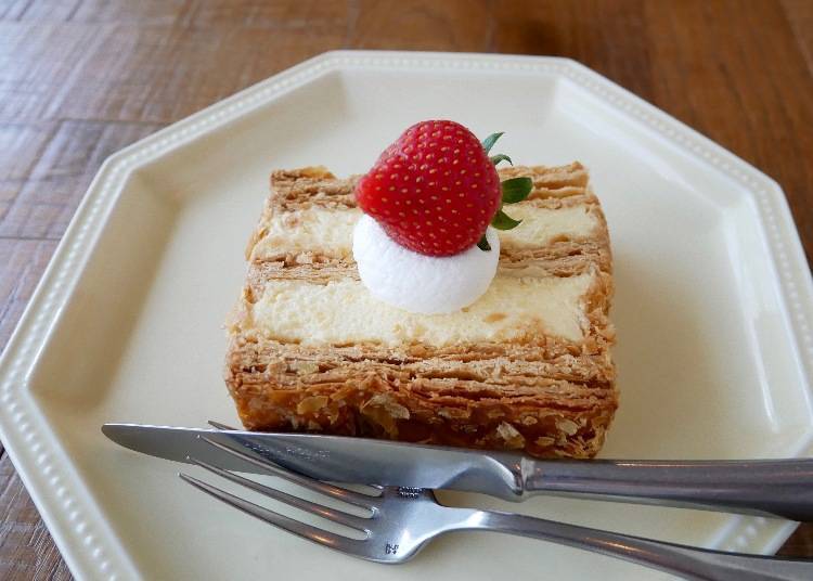 Strawberry Mille-feuille Price: 486 yen (including tax)