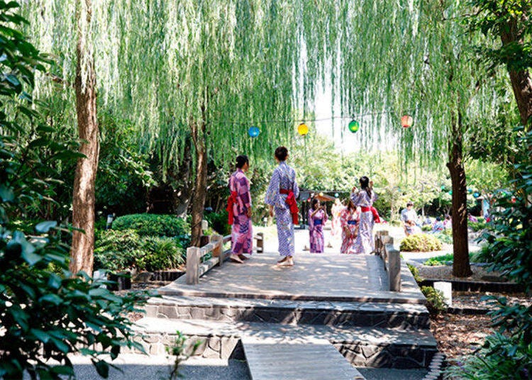 ▲ If you follow along with the guide you will come to a luscious Japanese garden. Truly an oasis in the city.