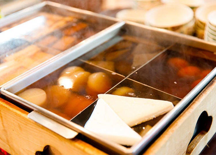 ▲ Towards the back of Happyaku-Yacho is a self-serve oden stall. There are many shops that are very convenient for when you get hungry.