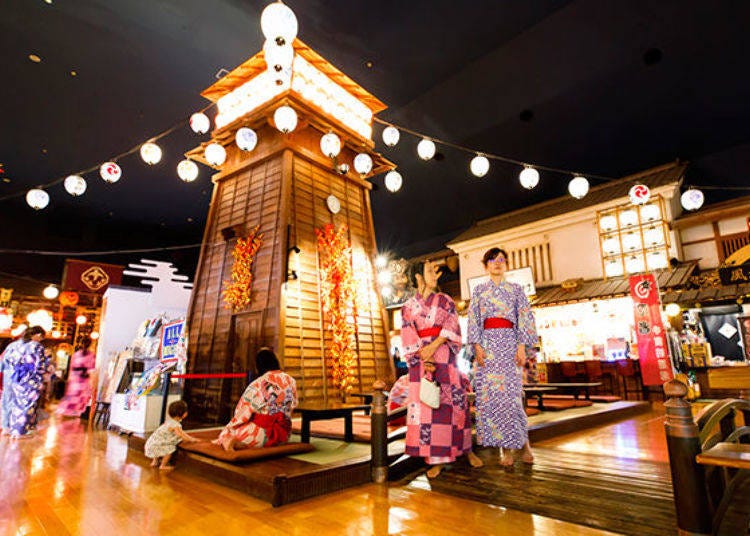 ▲The symbol of Hirokoji - the Fire Watchtower (Yagura). The lanterns are reminiscent of a bustling festival.