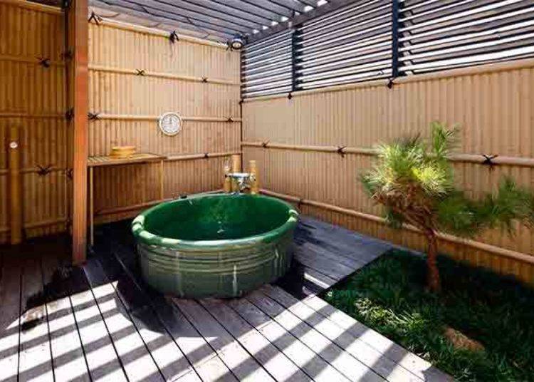 ▲ Porcelain open-air bath connected to Japanese style room.