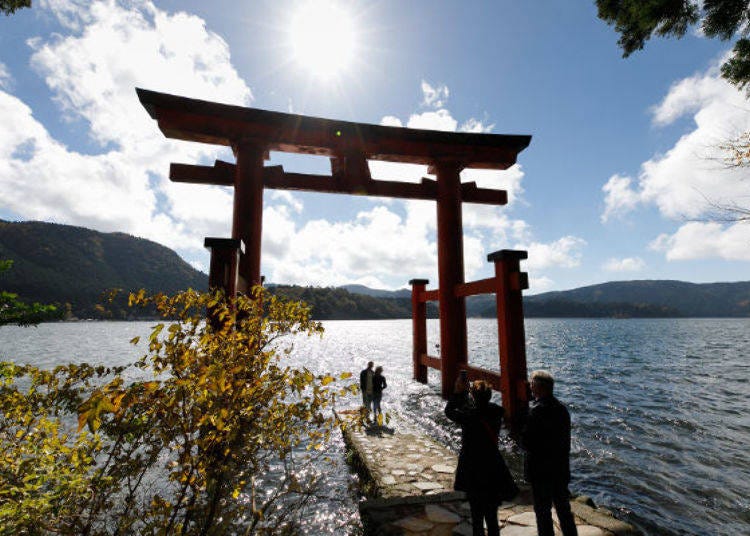 ▲ Take a memorable photo standing on Lake Ashi`s "Torii of Peace"