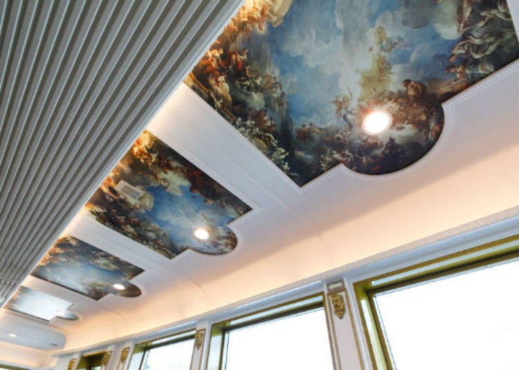 ▲ The ceiling has 14 different paintings drawn with angels and other images. As the paintings are all slightly different it is fun to try to imagine the story of the paintings.