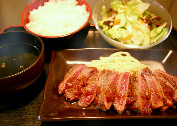 Top 4 Places for Lunch in Shinjuku: Beefsteak, Bibimbap, Sukiyaki, and Roast Beef Bowl from just 500 yen!