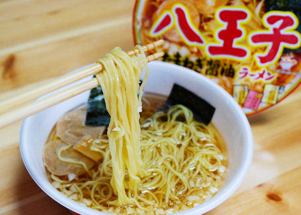 Japanese Supermarket Run: Top 9 Amazing Japanese Snacks and Instant Noodles!