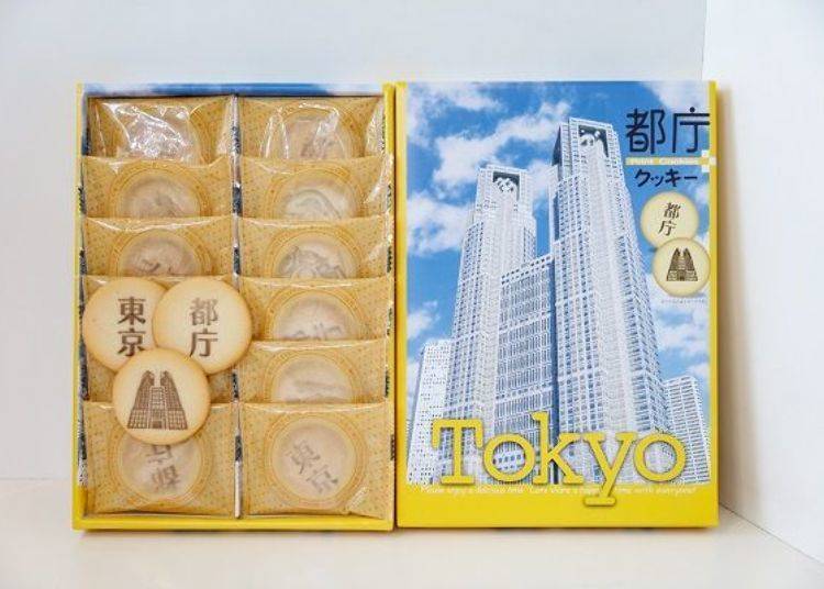 ▲Tokyo biscuits (Turkish beans) (12 bags, ¥648 including tax). The biscuits are marked with the words “Tokyo” and “Tokyo Metropolitan Government” with the hall in the background.