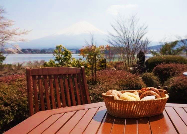 Incredible Views of Japan's Tallest Mountain: Kawaguchiko Cafes with Breathtaking Views of Mt. Fuji!