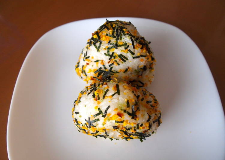 The shredded seaweed and yellow egg of this furikake looks colorful! (Marumiya, 188 yen excluding tax)