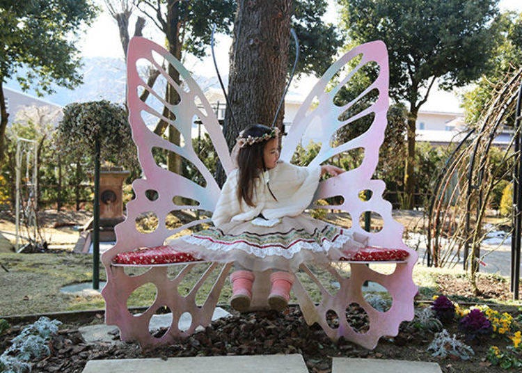 The Butterfly Bench inside the garden, worthy of a princess!